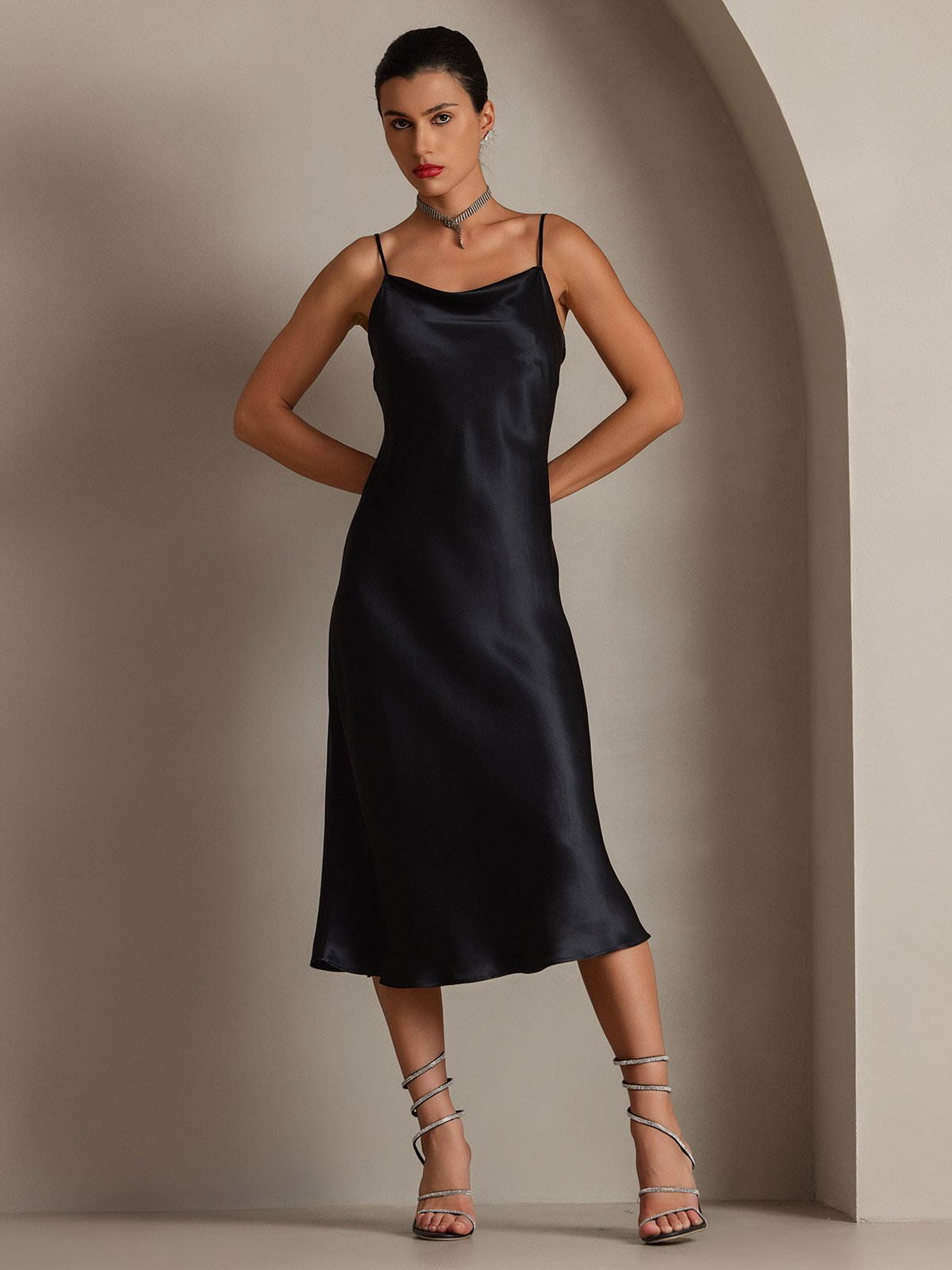 SERAPHINA - Langes Seidenkleid mit Spaghettiträgern für Damen