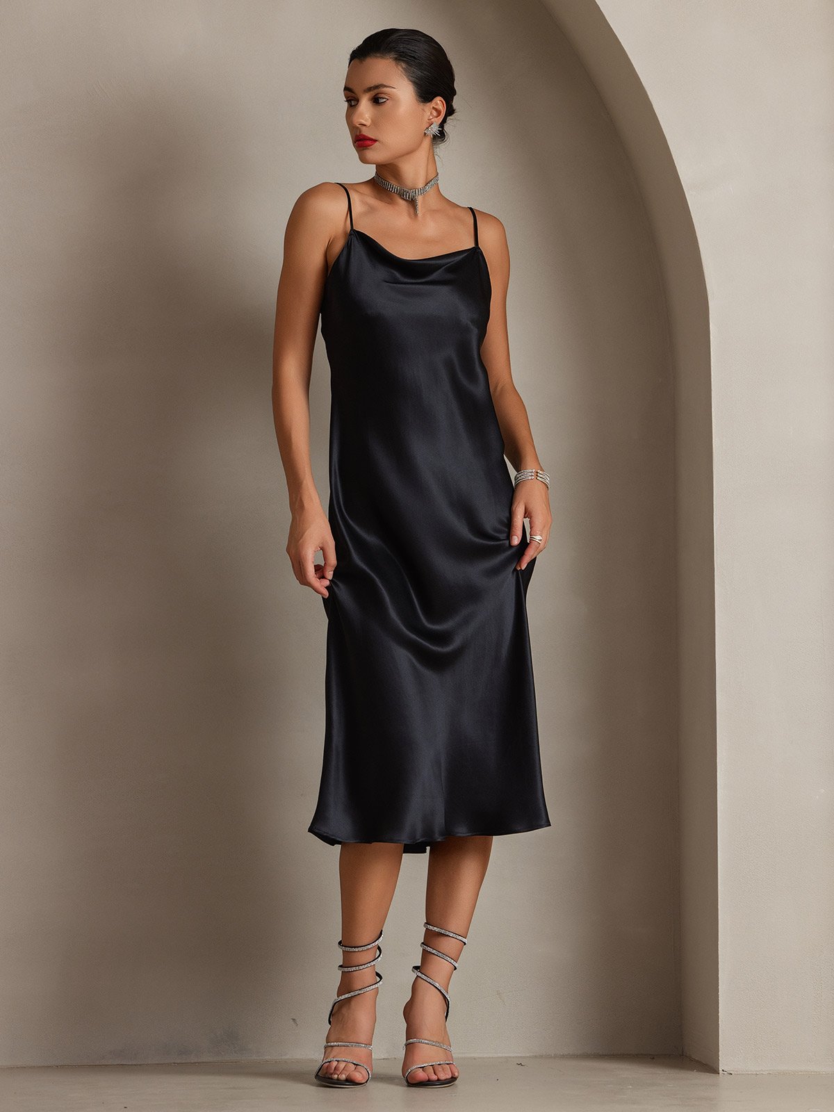 SERAPHINA - Langes Seidenkleid mit Spaghettiträgern für Damen